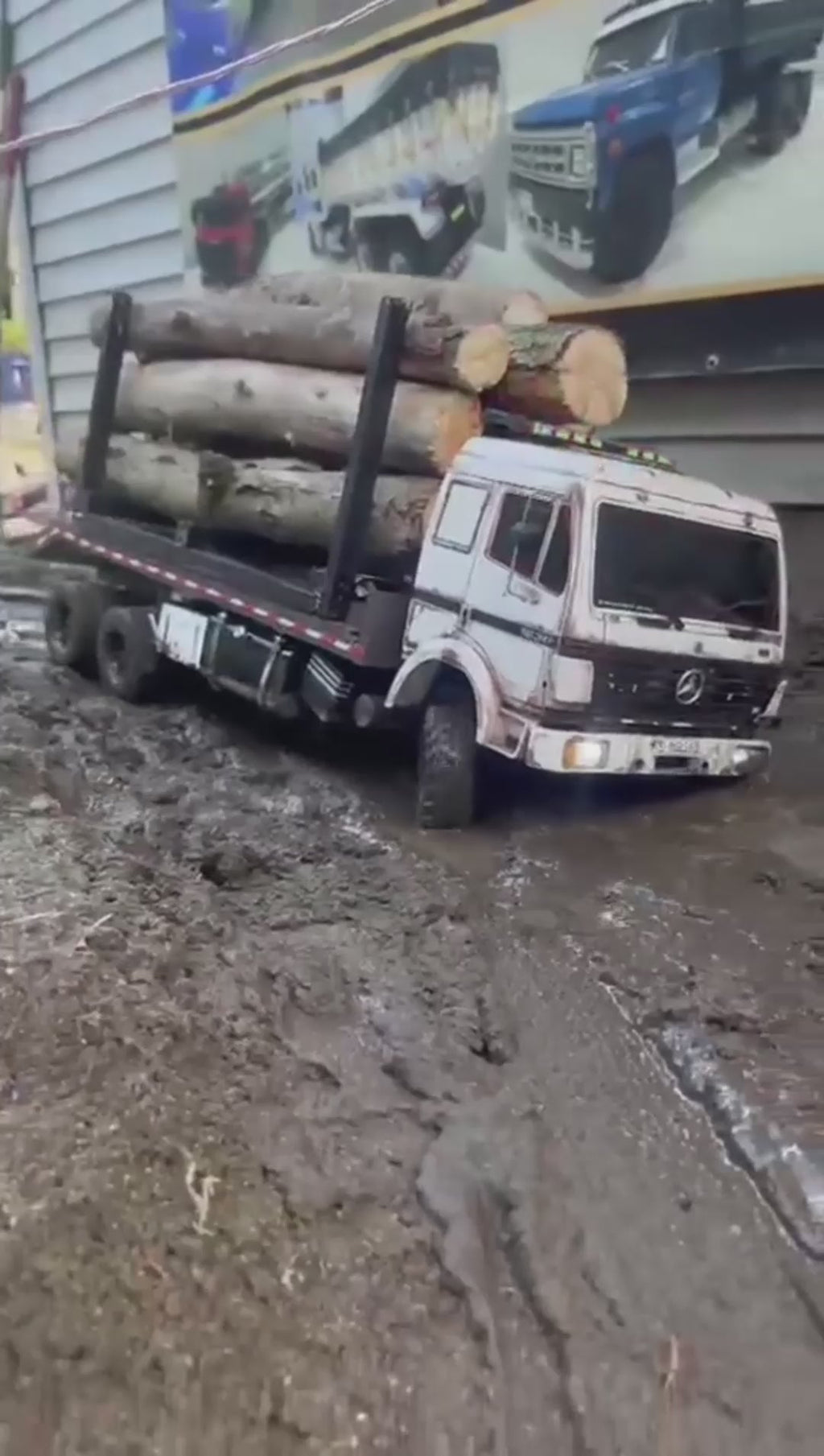 Caminhão Mercedes-Benz 2238 S 6x4 Madeireiro – Escala 1/14 (Controle Remoto)