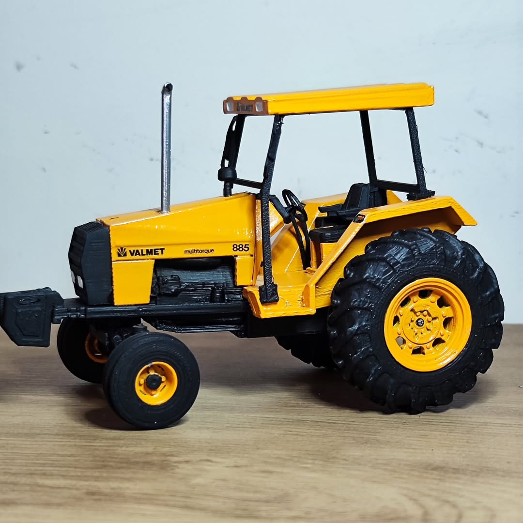 Miniatura VALMET 885 - Escala 1/32