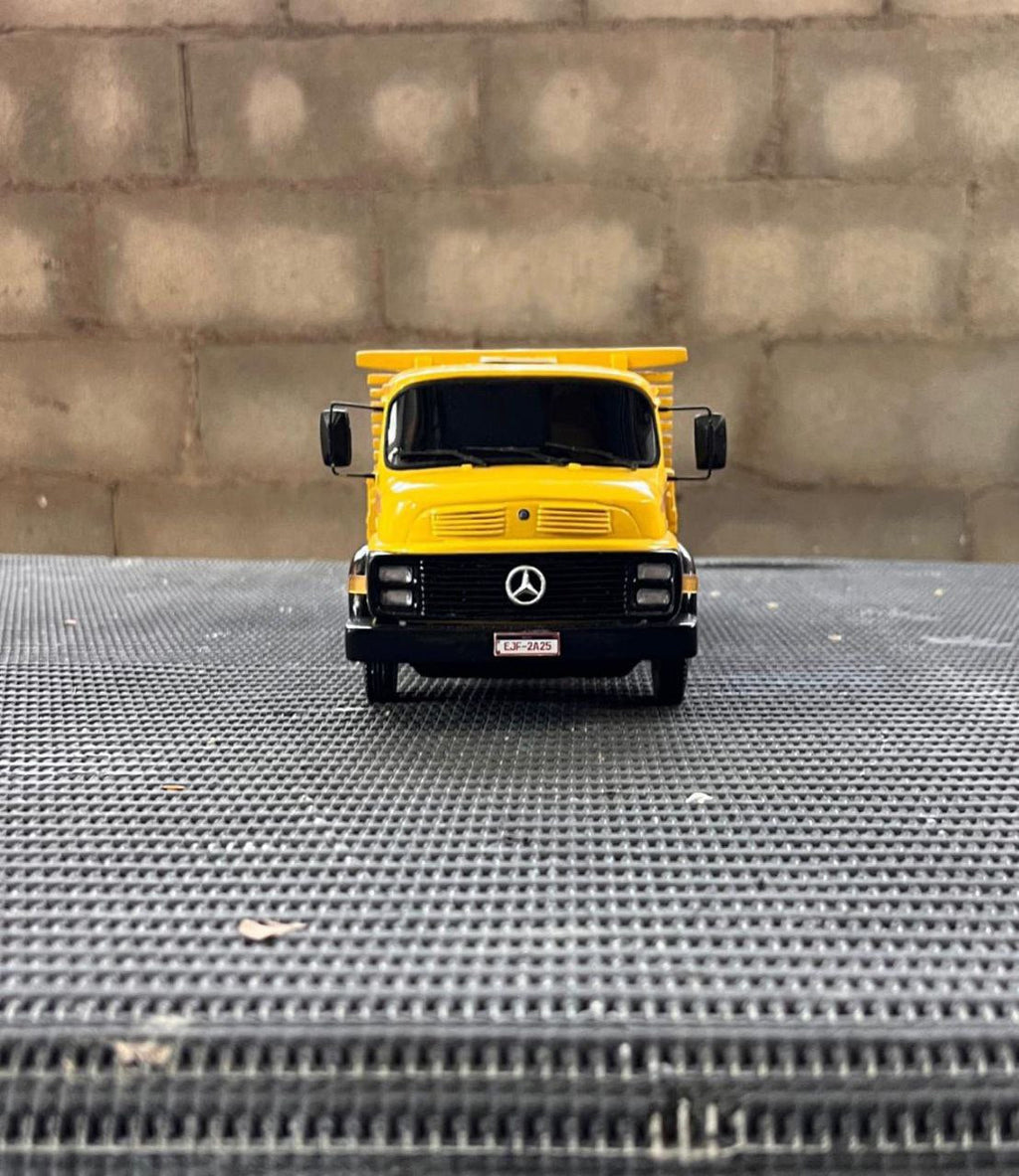 Miniatura Caminhão Mercedes-Benz L-1113 Carroceria Aberta Amarelo