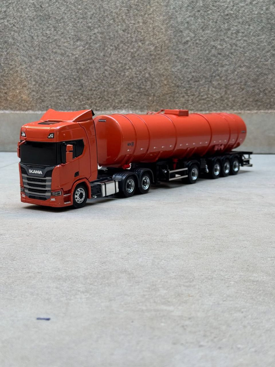 Miniatura Scania NTG + Carreta Tanque 4 Eixos – Escala 1/24