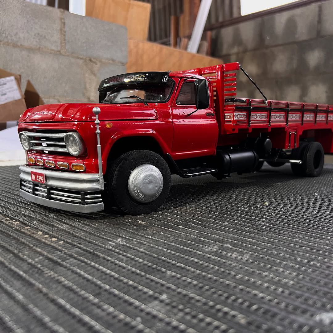 Miniatura Chevrolet D60 - Escala 1/24