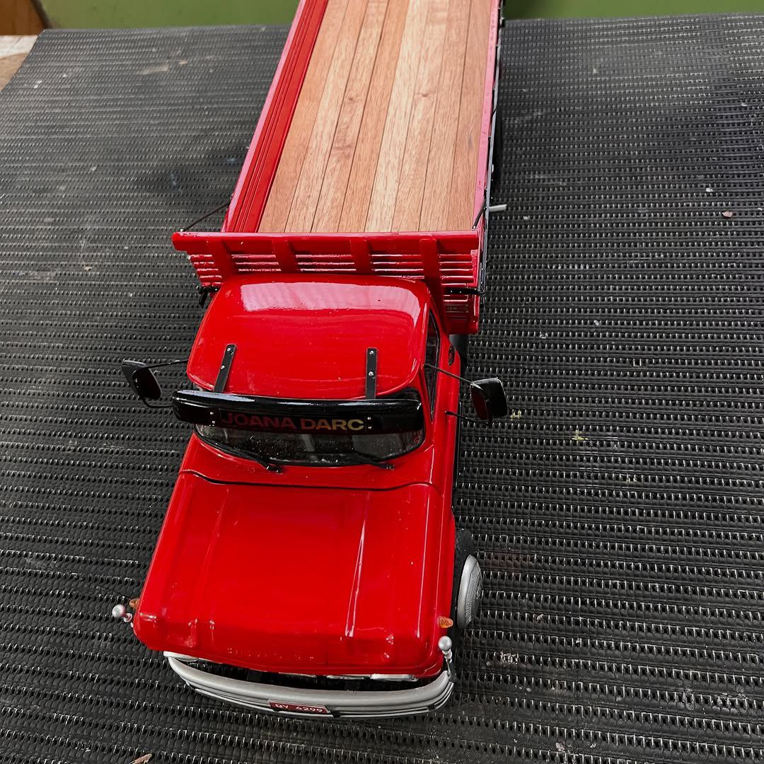 Miniatura Chevrolet D60 - Escala 1/24