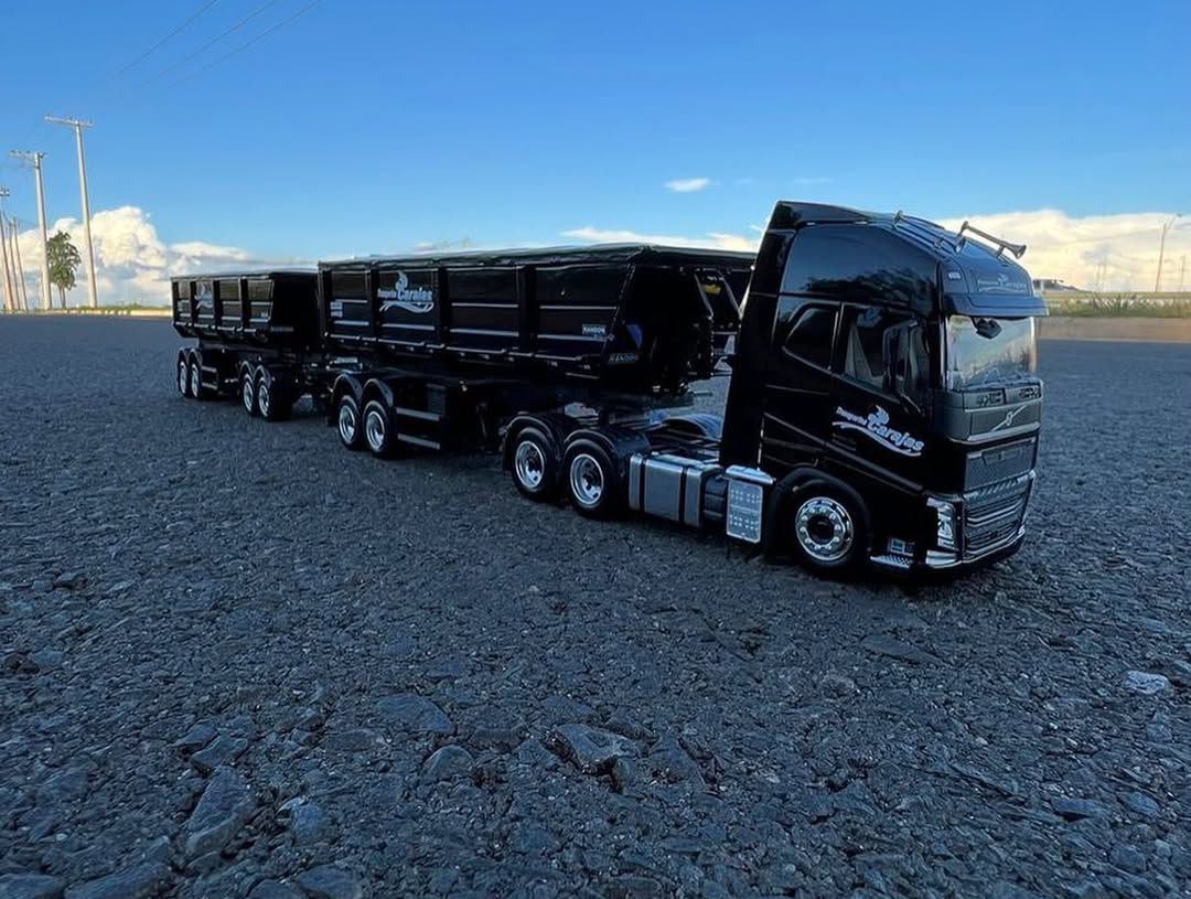 Miniatura Volvo FH com Rodocarreta Randon + Dolly Rebaixado - Escala 1/24