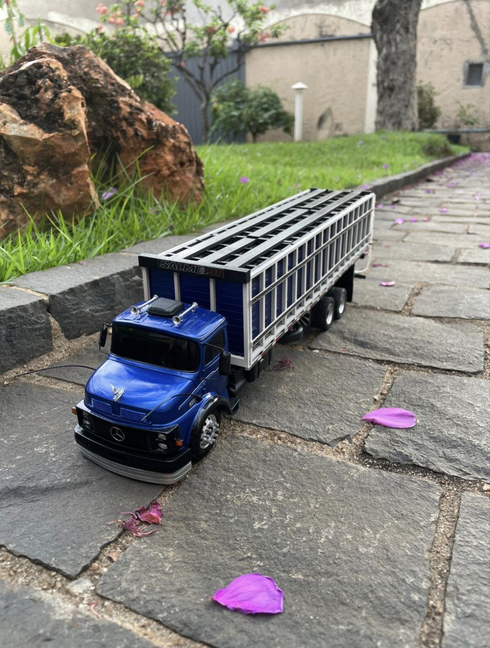 Mercedes-Benz L-1113 Boiadeiro Azul – Escala 1/24