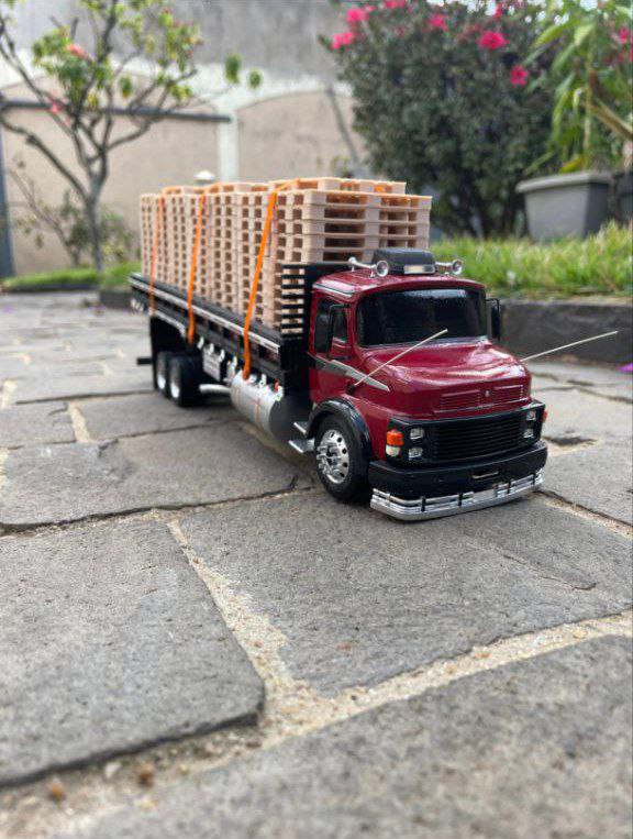 Mercedes-Benz L-1113 Vermelho com Carreta Carga Seca – Escala 1/24